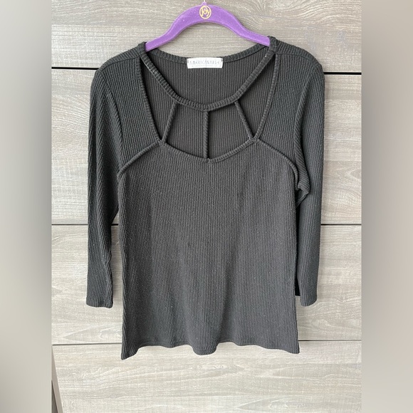 AMERICAN ABLE Junipero Cut Out Knit Top - Large - Picture 4 of 6